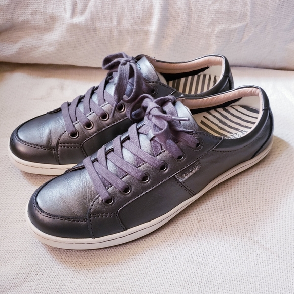 Taos Onward pewter metallic leather sneaker 8.5 - Picture 2 of 8
